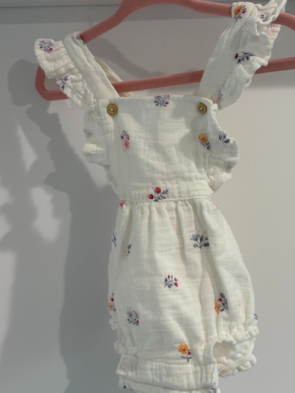 H&M White Floral Cotton Double Gauze Muslin Ruffle Romper Bloomer NB